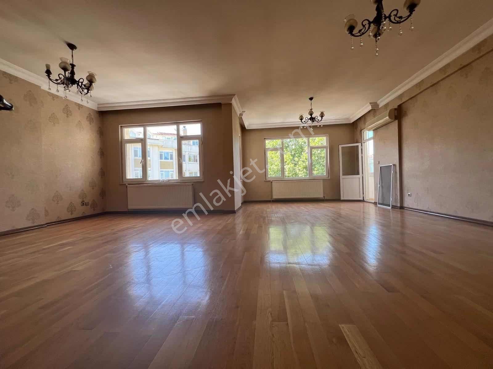 Çengelköy Doktorlar Sitesinde Muhteşem 4+2 Dublex Daire - Görsel 14