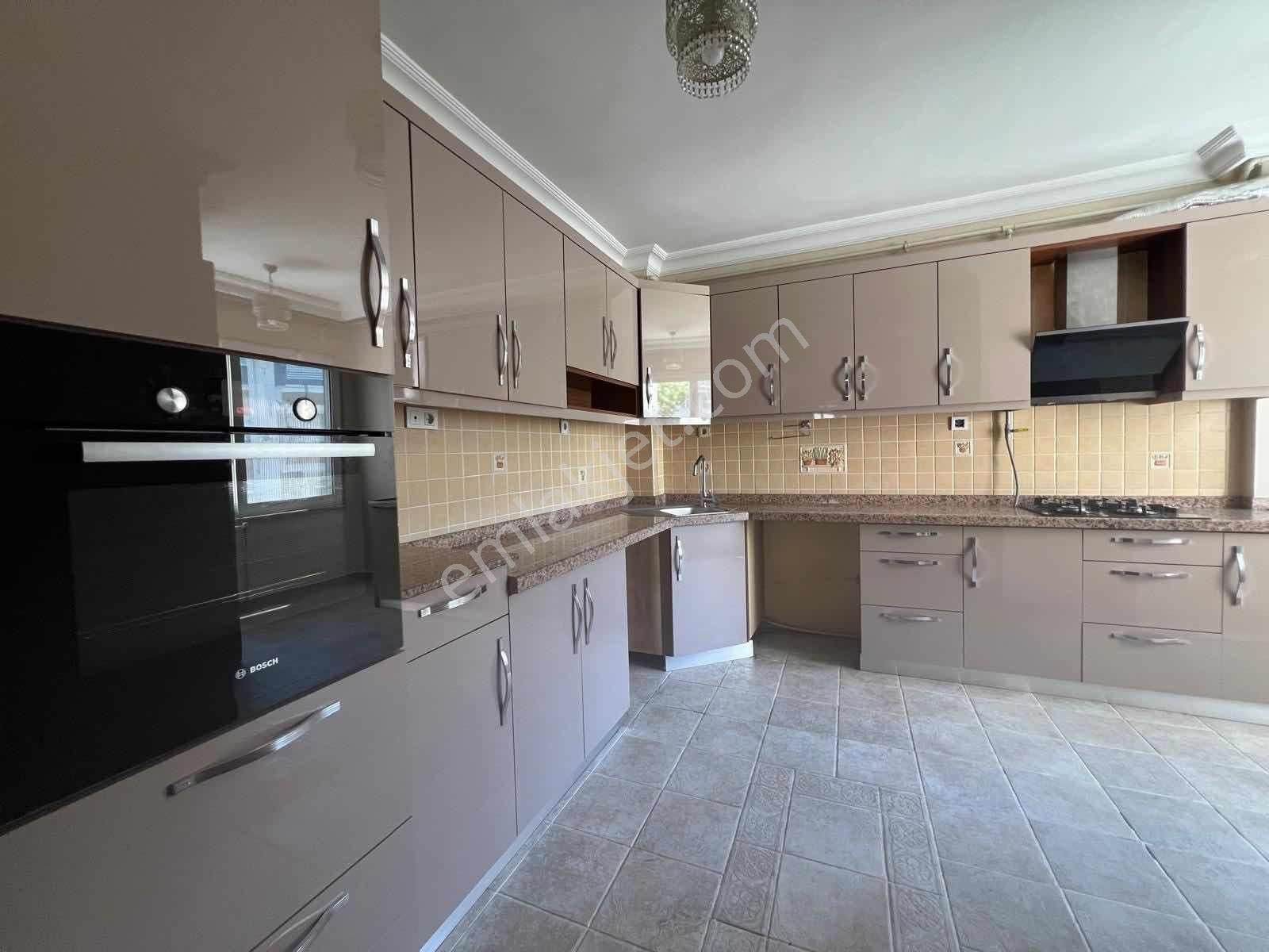 Çengelköy Doktorlar Sitesinde Muhteşem 4+2 Dublex Daire - Görsel 13