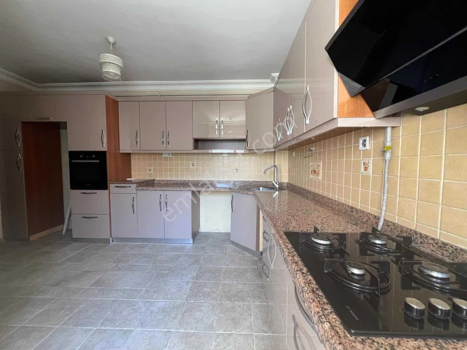 Çengelköy Doktorlar Sitesinde Muhteşem 4+2 Dublex Daire - Görsel 22