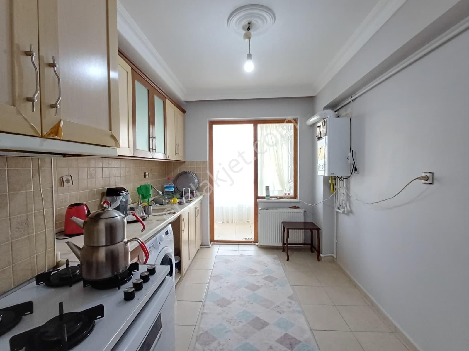 Yayla Mahallesi'nde Cadde Üzerinde 3+1 Daire!