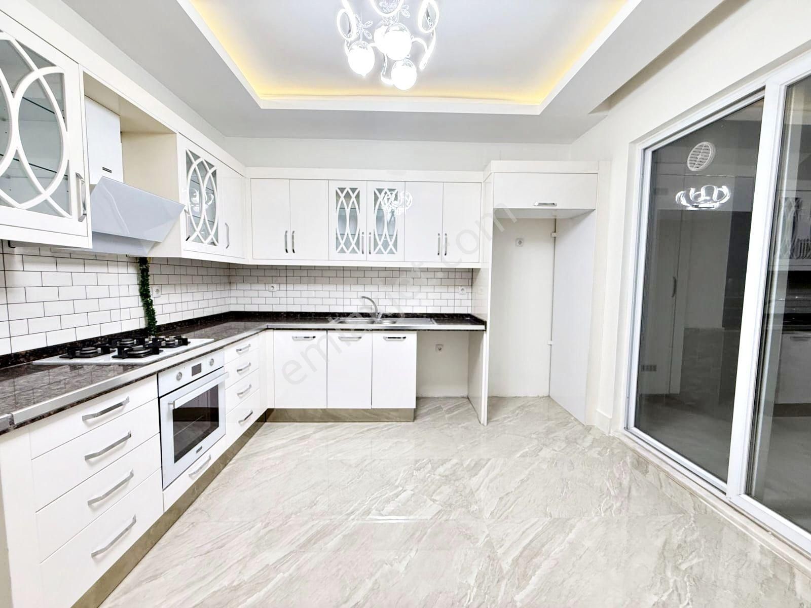 Yeni Karacaahmet'te Arakat Geniş Balkonlu Ebeveyn Banyolu 2+1 - Görsel 2