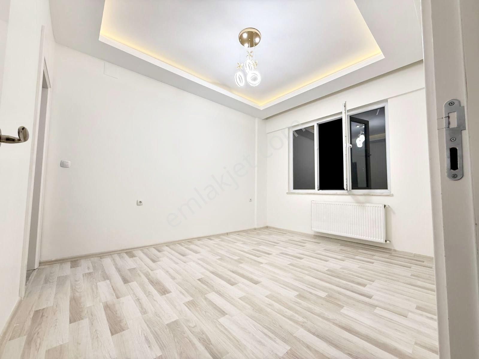 Yeni Karacaahmet'te Arakat Geniş Balkonlu Ebeveyn Banyolu 2+1 - Görsel 8