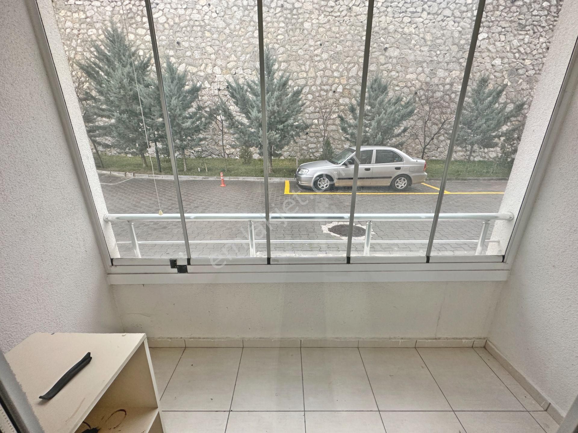 Güvenlikli Site İçi Çift Balkonlu Ebeveyn Banyolu 3+1 Kiralık - Görsel 29