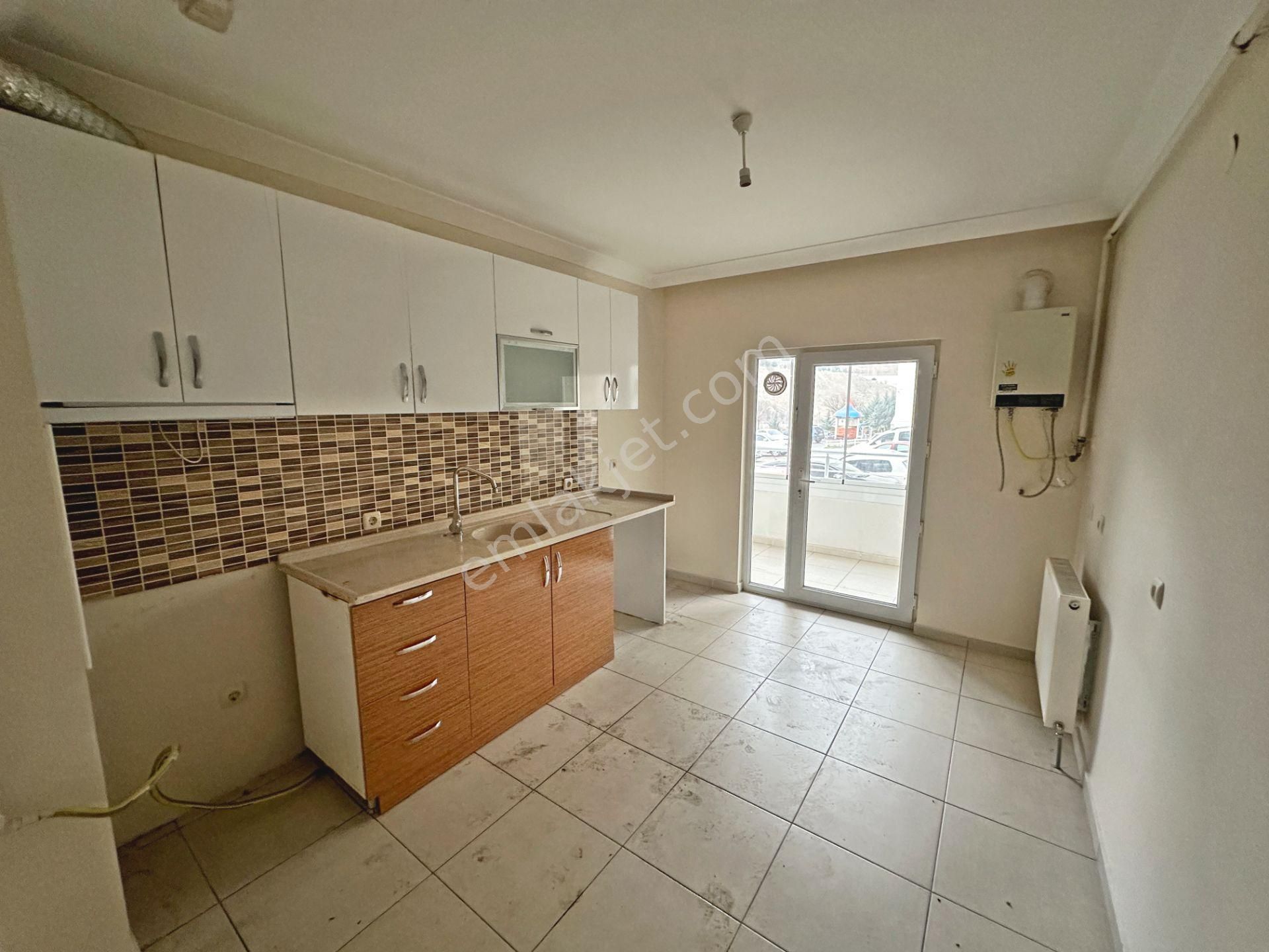 Güvenlikli Site İçi Çift Balkonlu Ebeveyn Banyolu 3+1 Kiralık