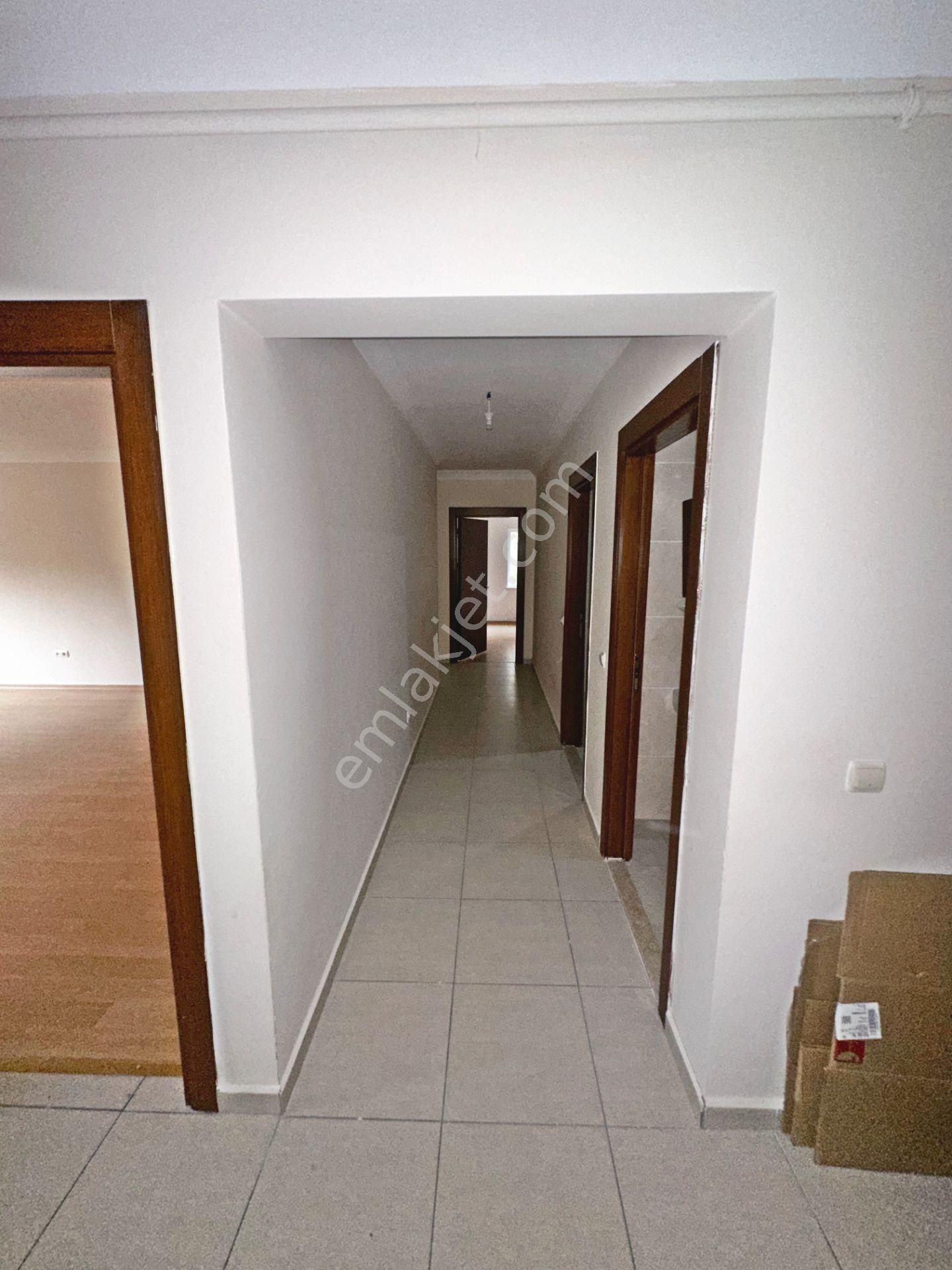 Güvenlikli Site İçi Çift Balkonlu Ebeveyn Banyolu 3+1 Kiralık - Görsel 16