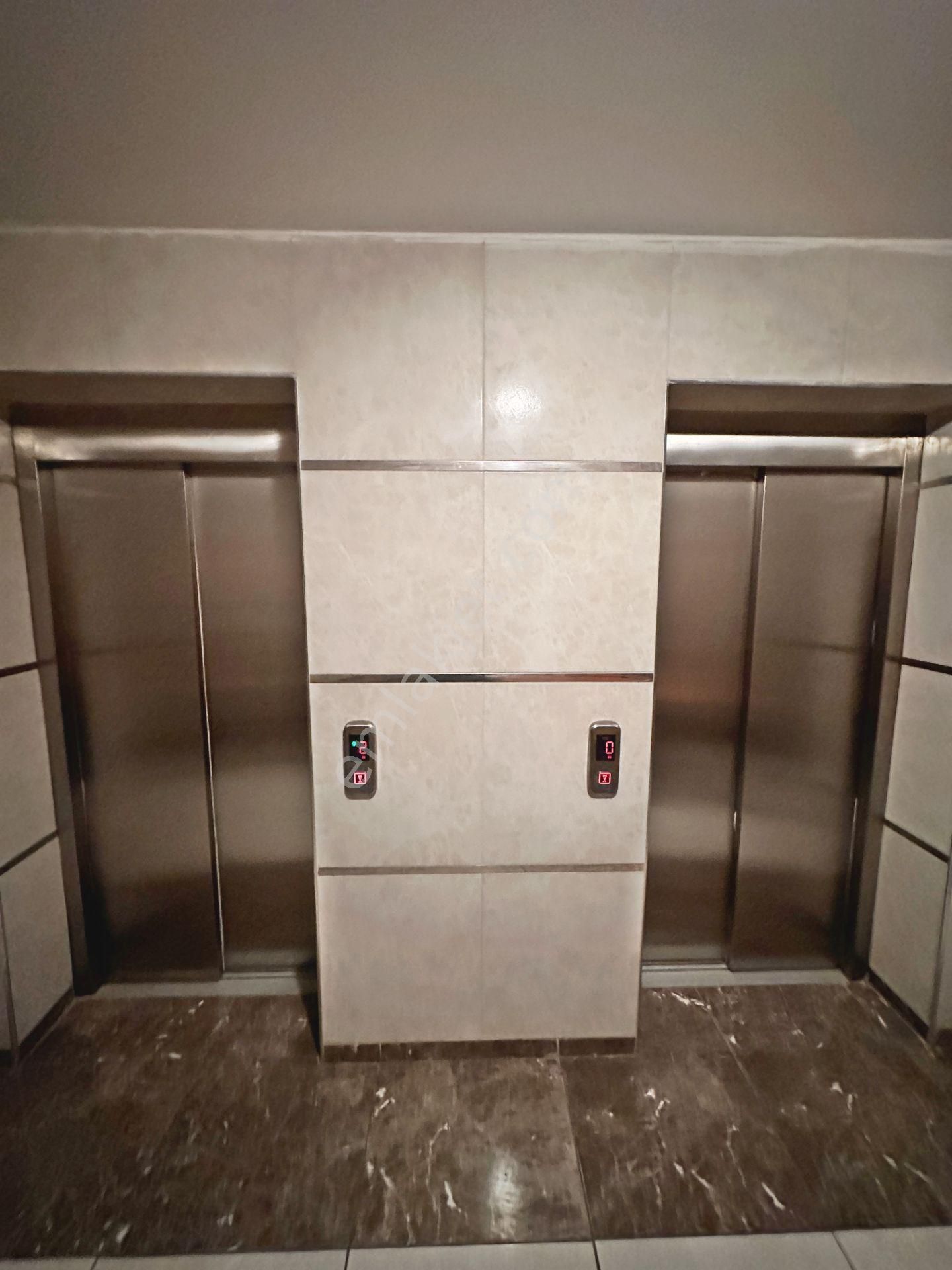 Güvenlikli Site İçi Çift Balkonlu Ebeveyn Banyolu 3+1 Kiralık - Görsel 32