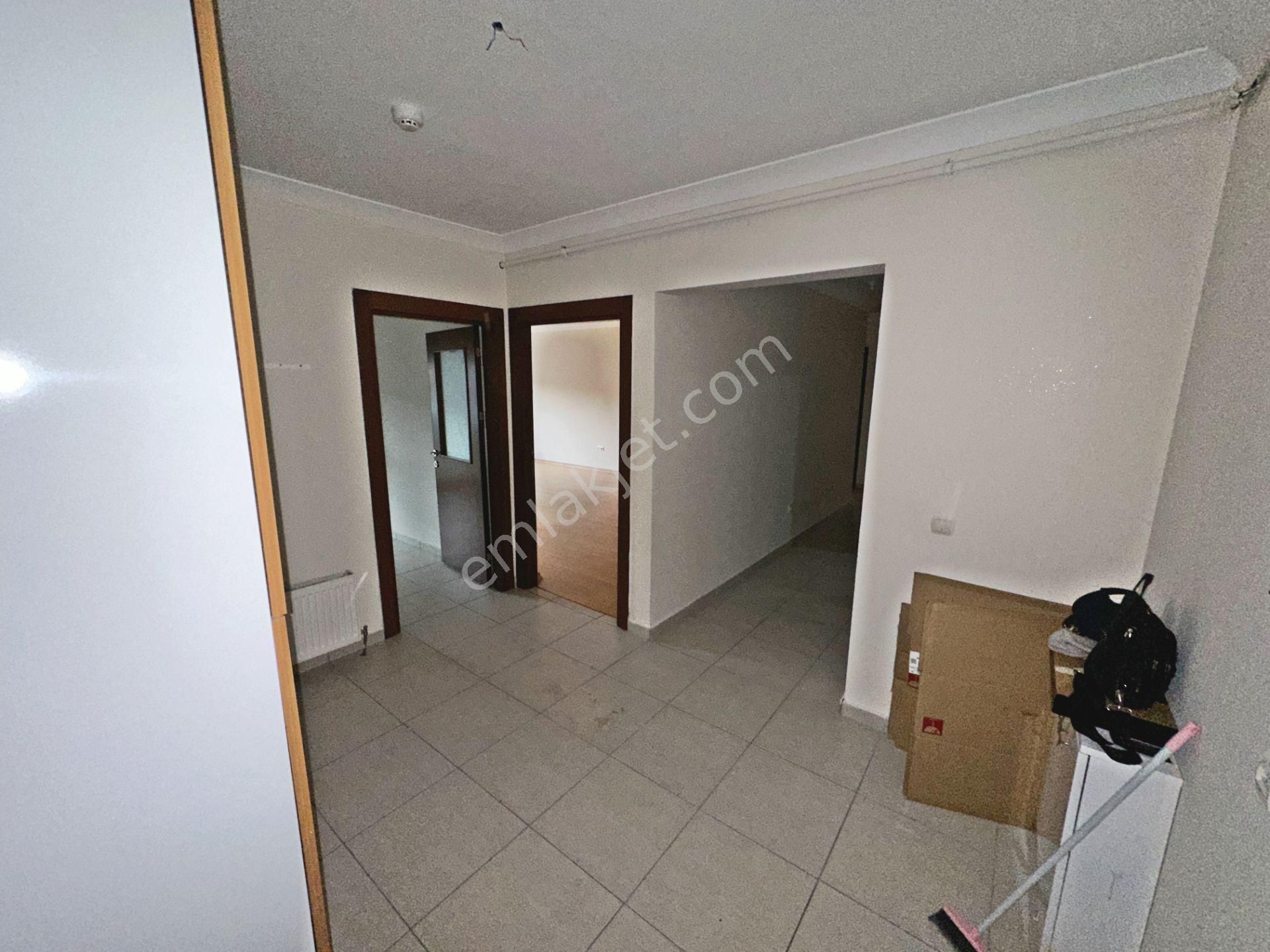 Güvenlikli Site İçi Çift Balkonlu Ebeveyn Banyolu 3+1 Kiralık - Görsel 15