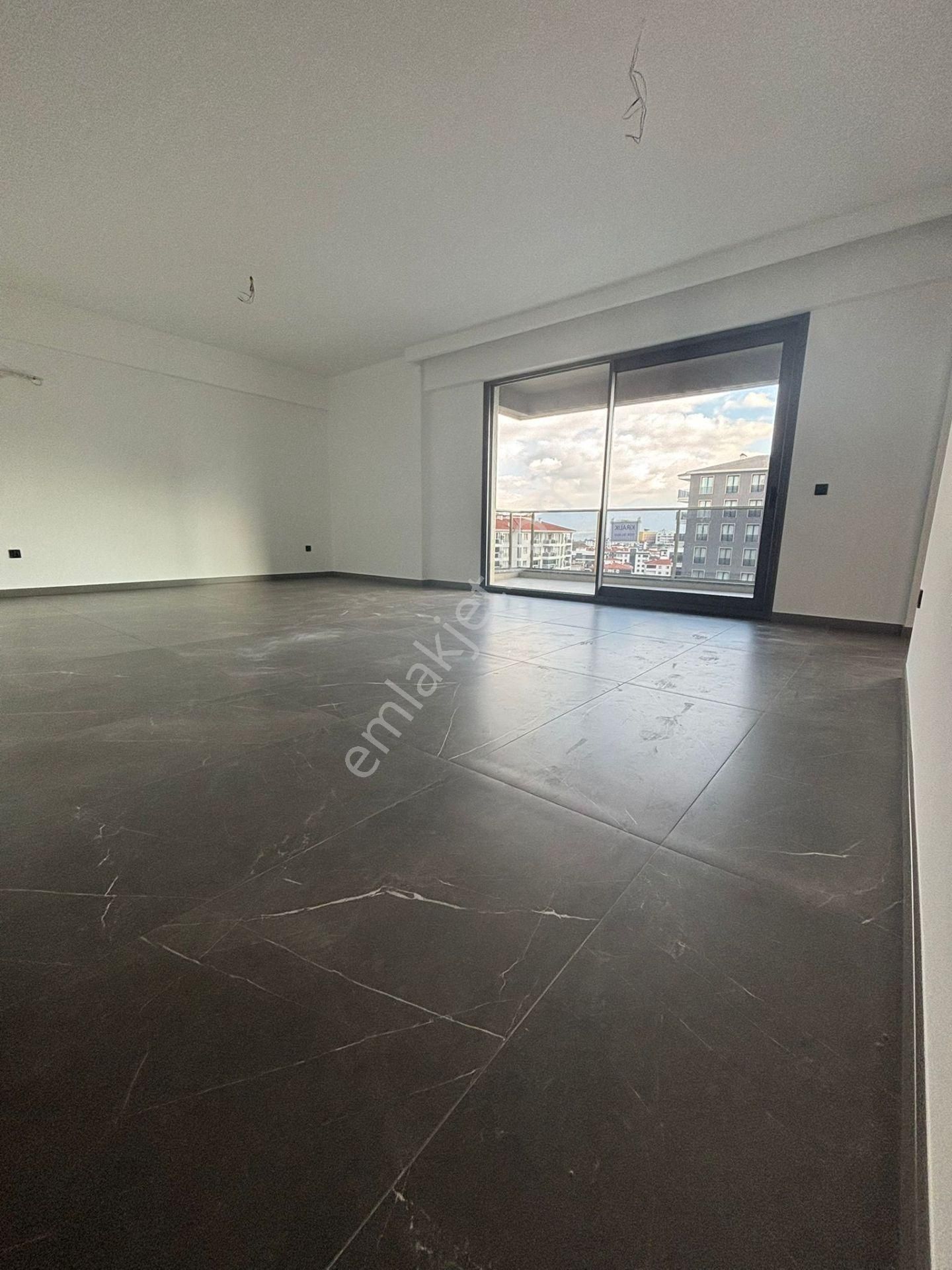 Şemikler Mahallesi'nde Muhteşem Lüks Ara Kat Bir Daire Daha - Görsel 6