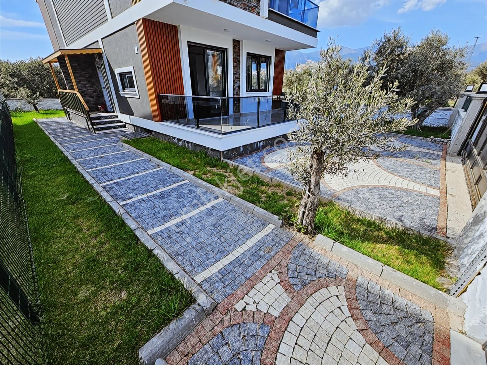 Eu Gayrimenkulden Denize Yakın 4+1 Teraslı Villa - Görsel 13