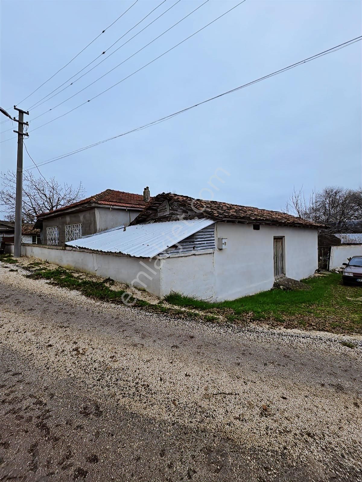 İnceoğlundan İlyasçılarda 536m2 Arsa İçerisinde Satılık Köy Evi