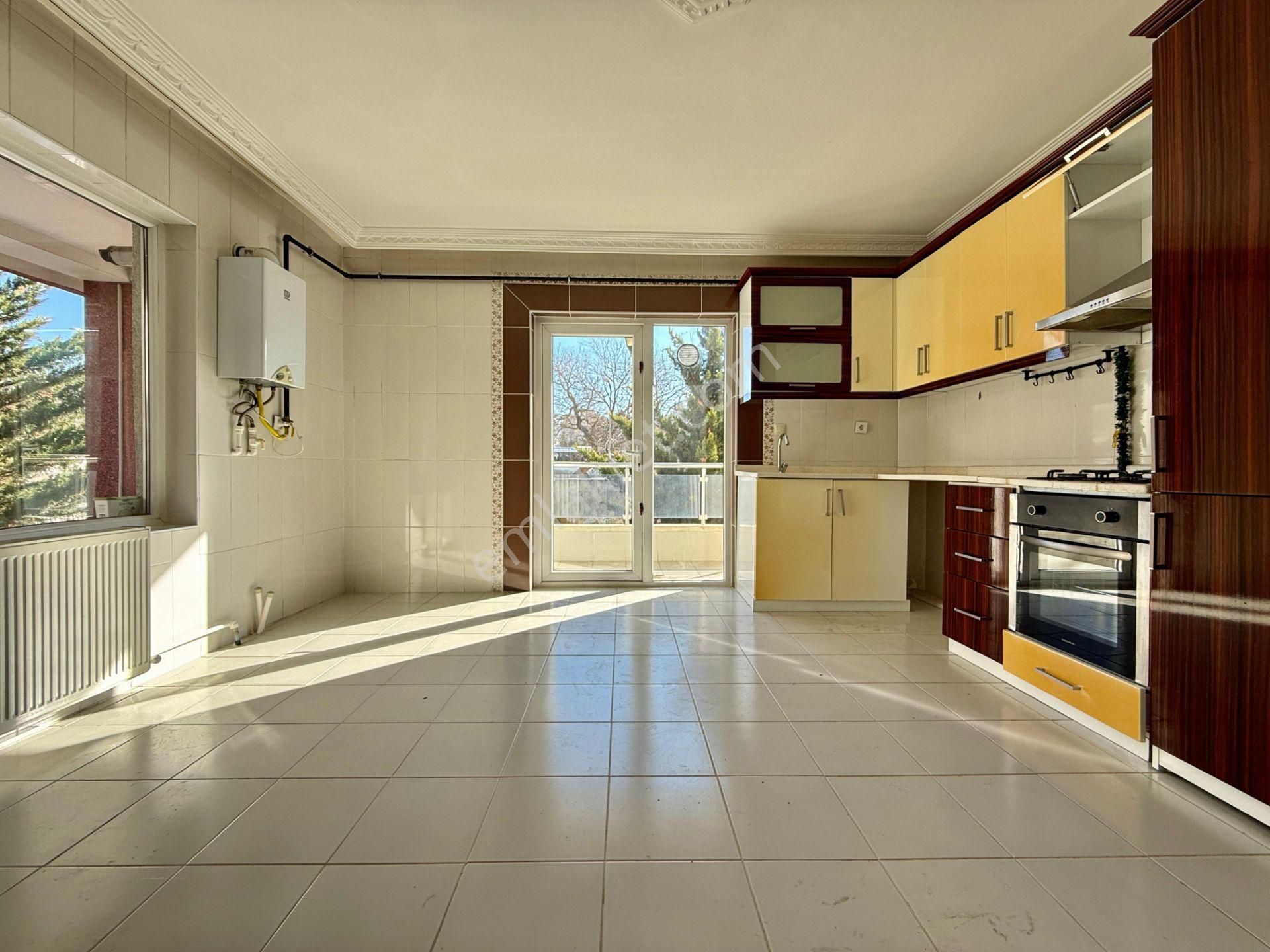 Kalecik Emlak'tan Protokol Yolu Yakını, E.banyolu 150m² 3+1 Daire