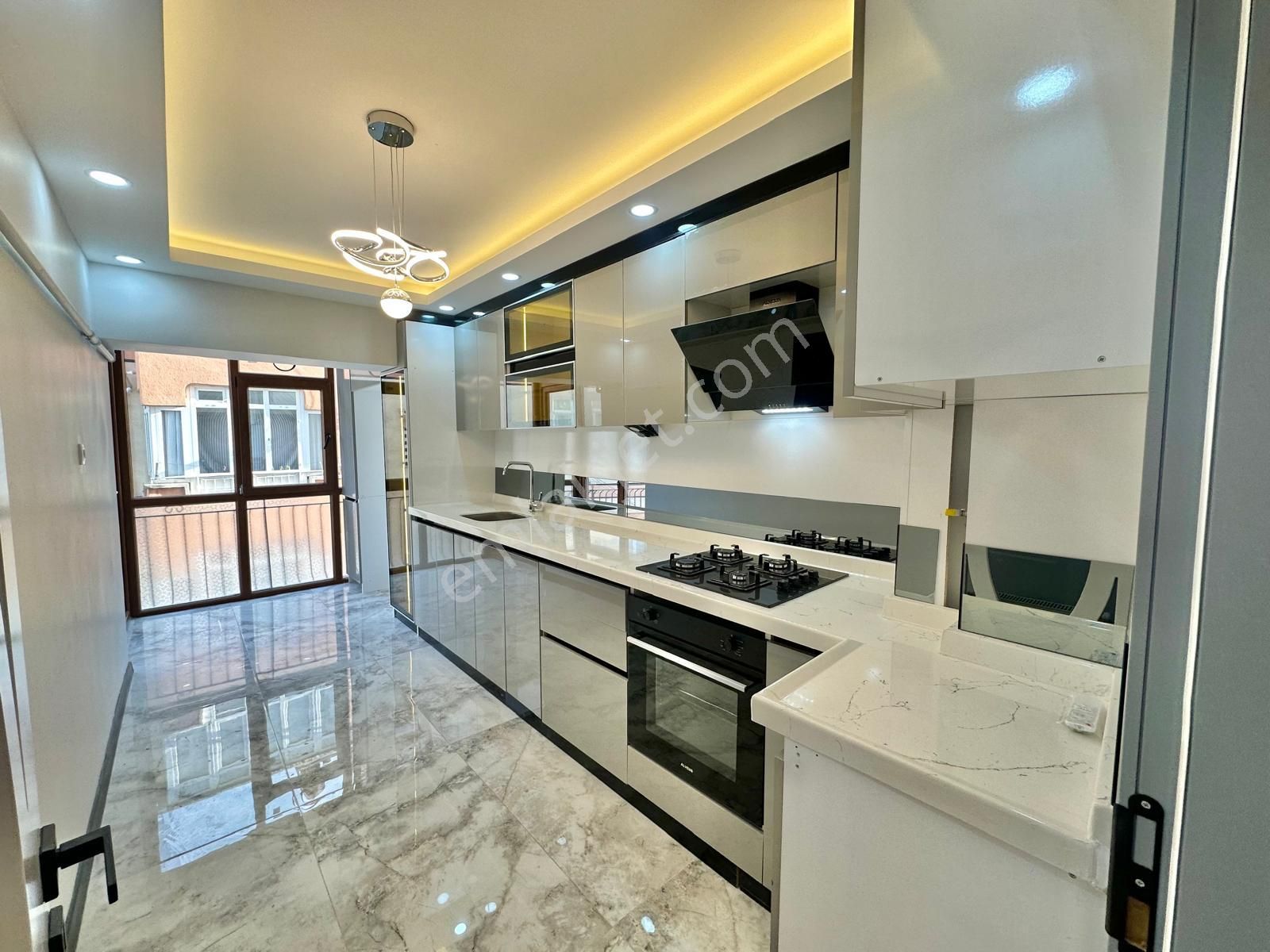 Maraşal Çakmak Mah. 3+1 Lüks Yapılı Salon Bağımsız Ara Katta - Görsel 2