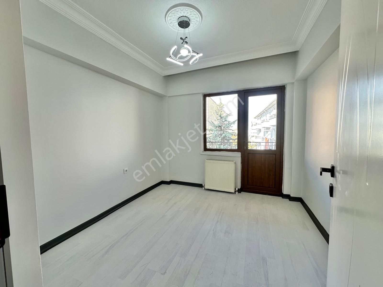 Maraşal Çakmak Mah. 3+1 Lüks Yapılı Salon Bağımsız Ara Katta - Görsel 18