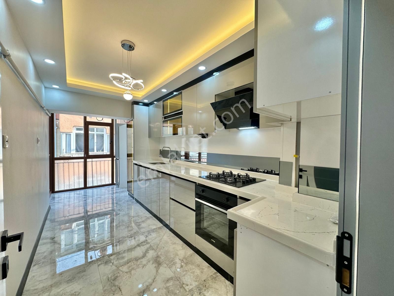 Maraşal Çakmak Mah. 3+1 Lüks Yapılı Salon Bağımsız Ara Katta - Görsel 5