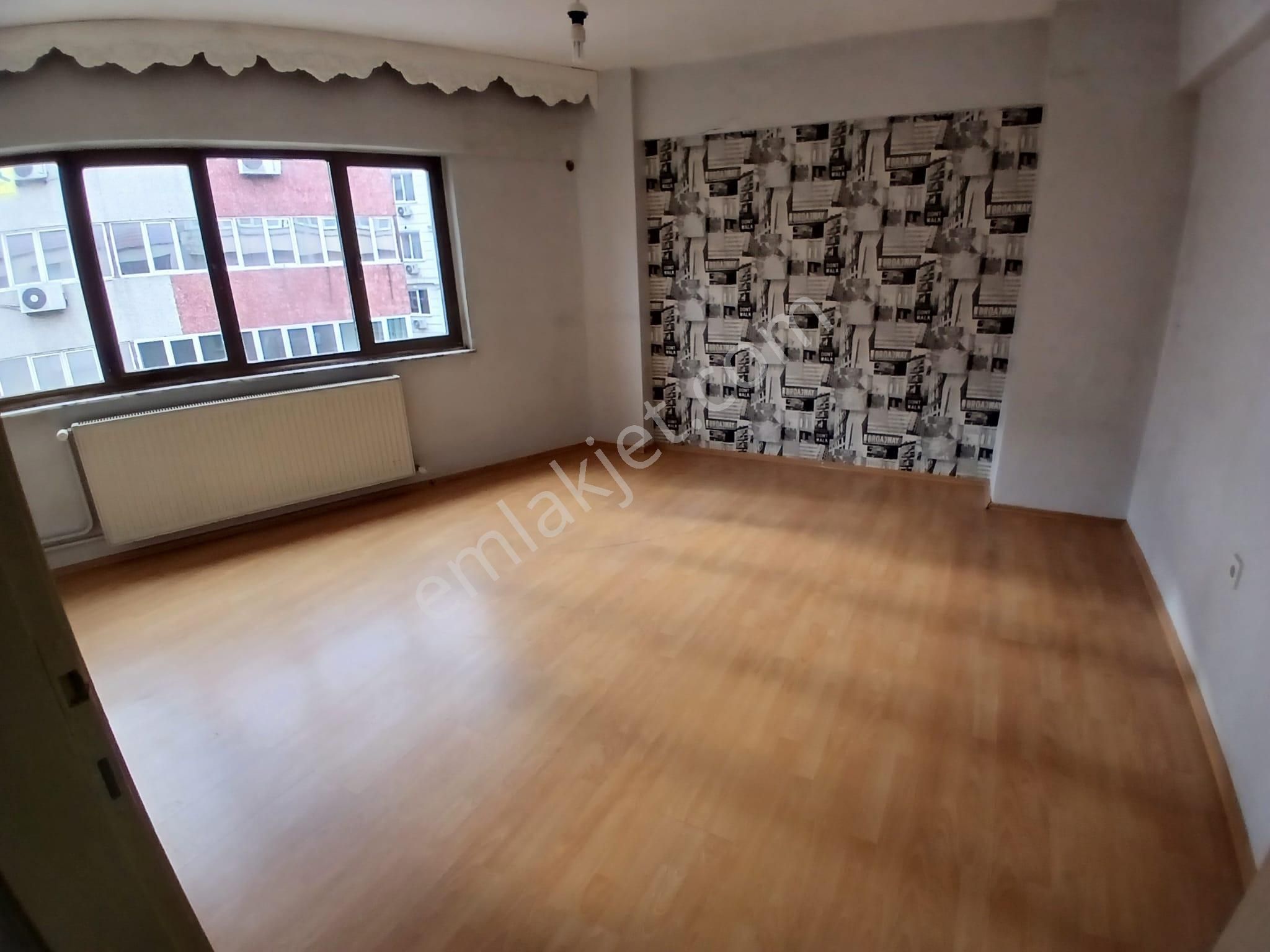 Gazcılar Cadde Üstü Bakımlı Kiralık Daire