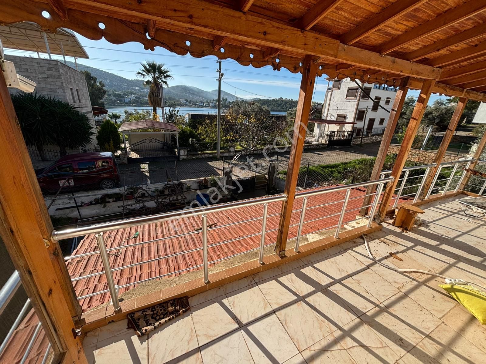 Kıyıkışlacıkta Denize 30 Metre Satılık Villa 636 M2 Arsa İçinde - Görsel 16
