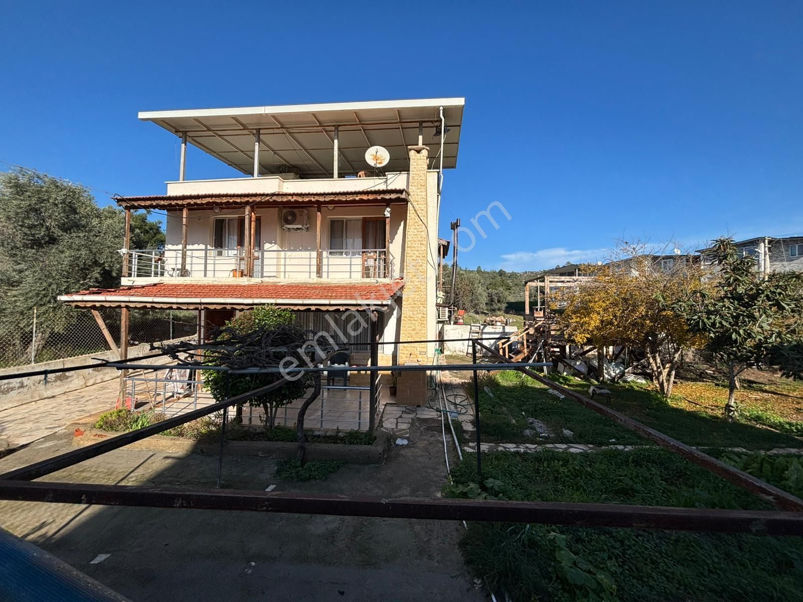 Kıyıkışlacıkta Denize 30 Metre Satılık Villa 636 M2 Arsa İçinde