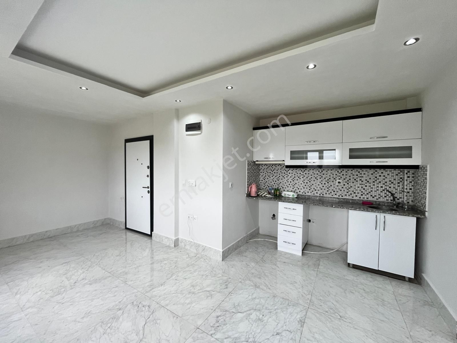 Güzeloba Sahile Ve Servis Güzergahına Yakın Katta 1+1 - Görsel 4