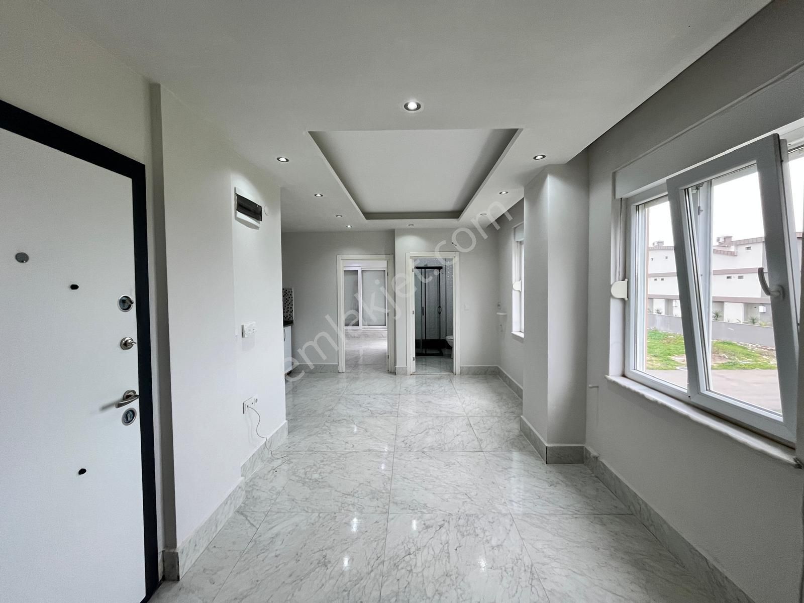 Güzeloba Sahile Ve Servis Güzergahına Yakın Katta 1+1