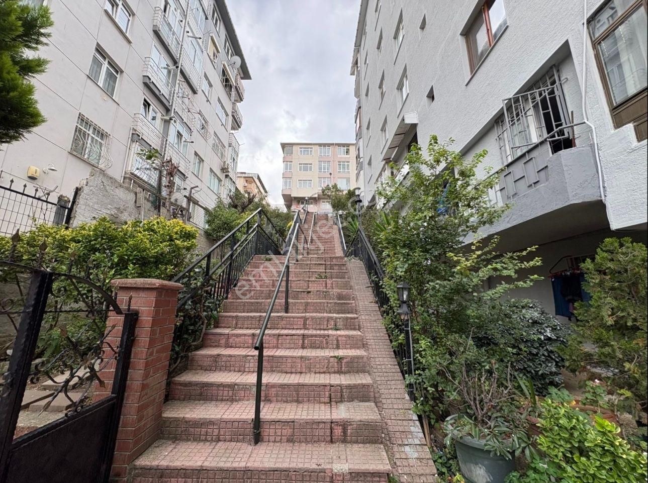 Oben'den Cihadiye Caddesinde 80m² Teras 120m² Net İç Kullanımlı - Görsel 31