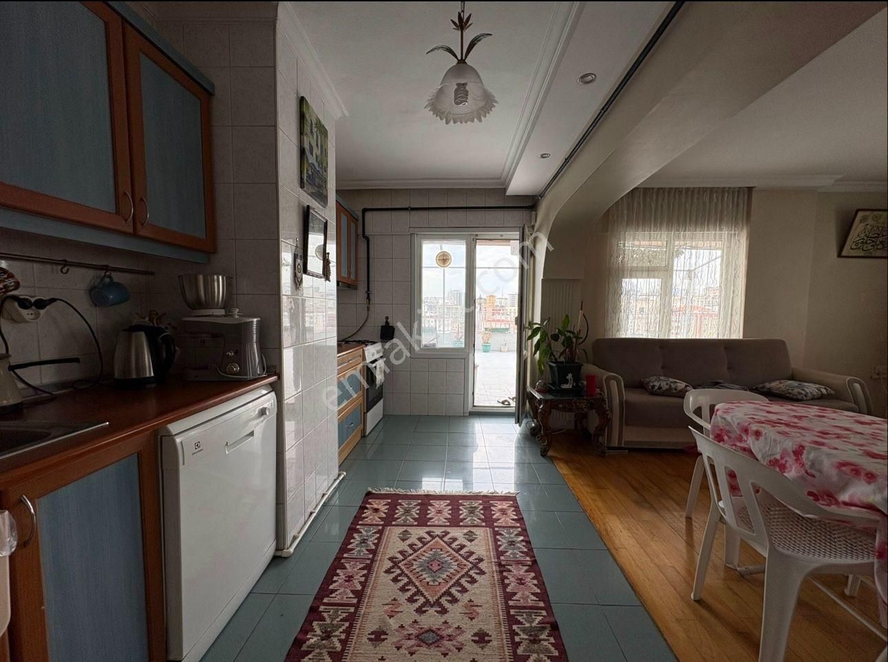 Oben'den Cihadiye Caddesinde 80m² Teras 120m² Net İç Kullanımlı - Görsel 8