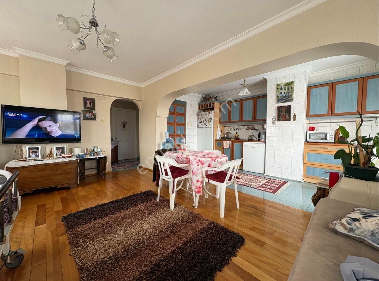 Oben'den Cihadiye Caddesinde 80m² Teras 120m² Net İç Kullanımlı - Görsel 5