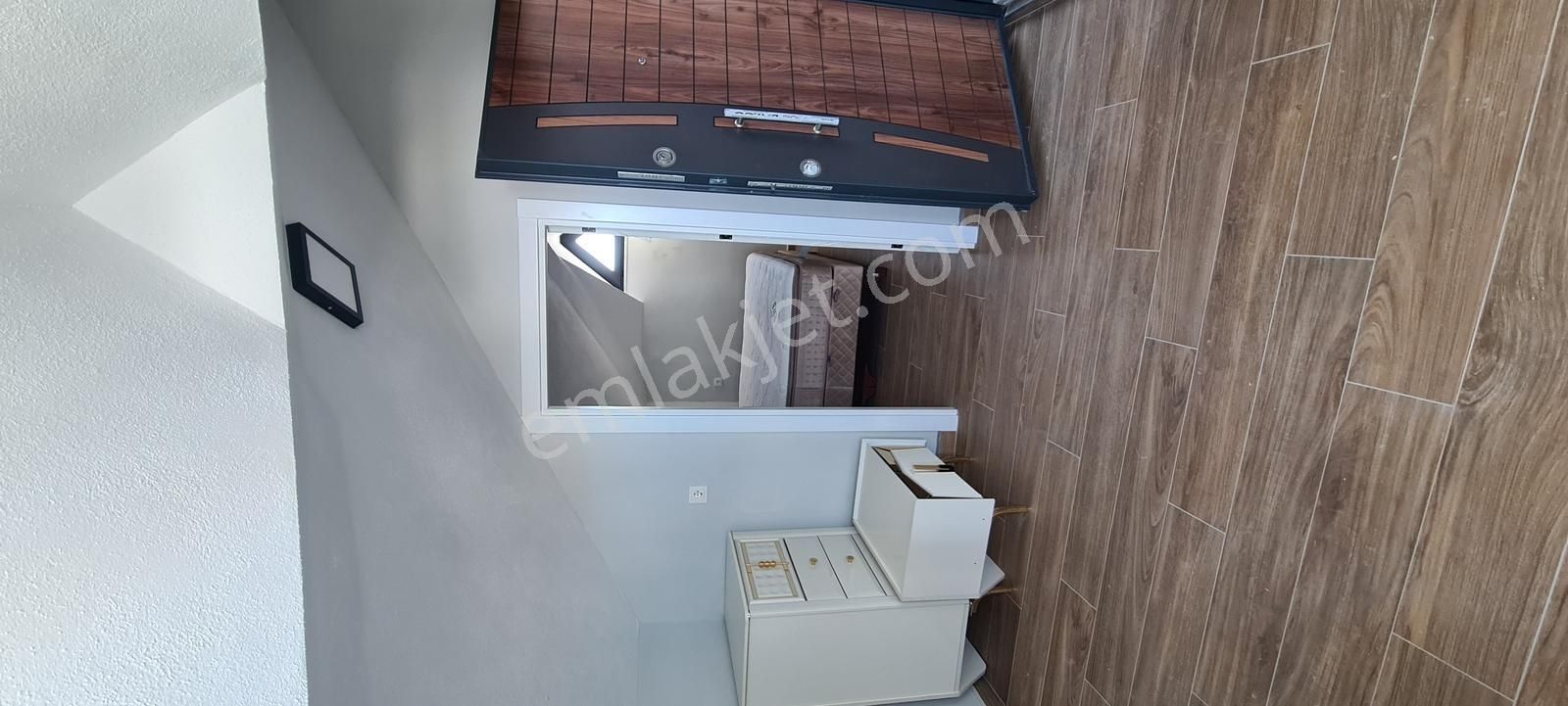 İnegöl Merkezde Kiralık 1+1 Eşyalı Asansörlü Daire - Görsel 4