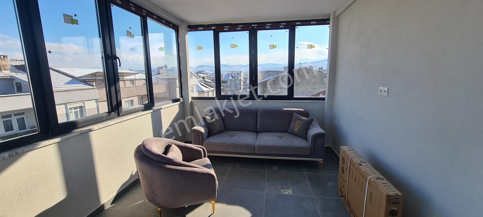 İnegöl Merkezde Kiralık 1+1 Eşyalı Asansörlü Daire - Görsel 2