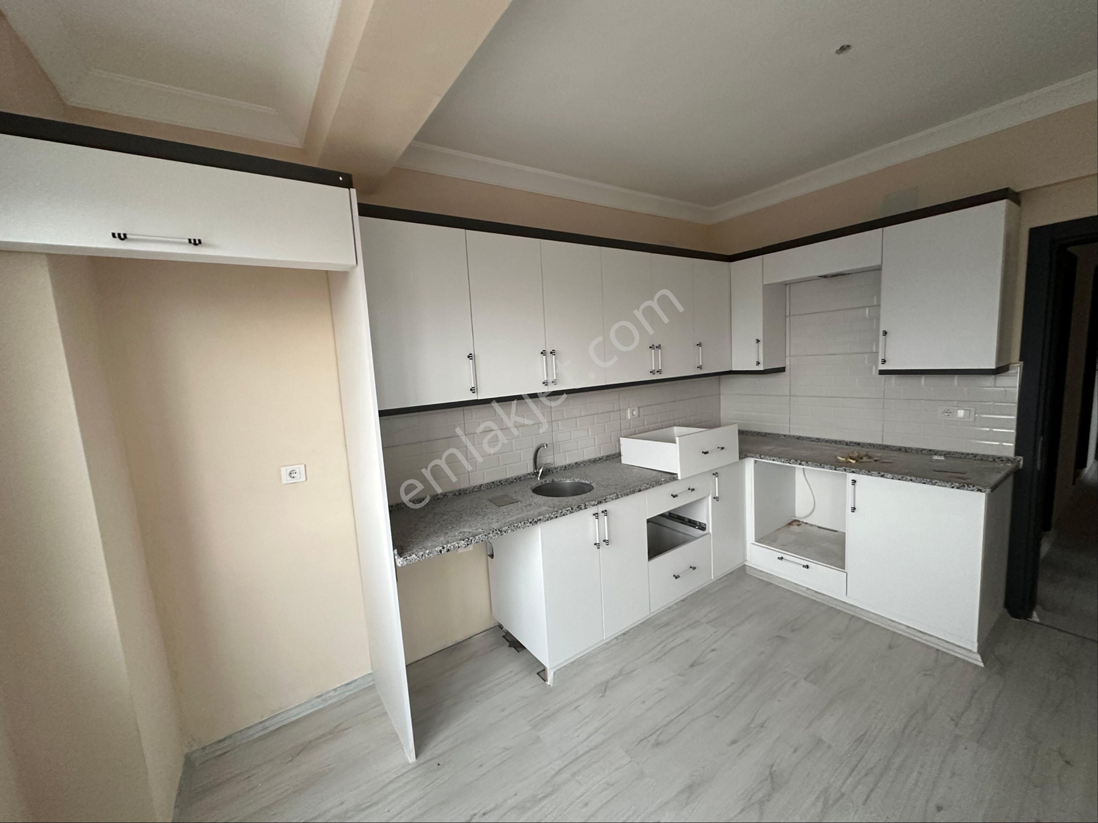 Cumhuriyet Mahallesinde Satılık 2+1 Daire