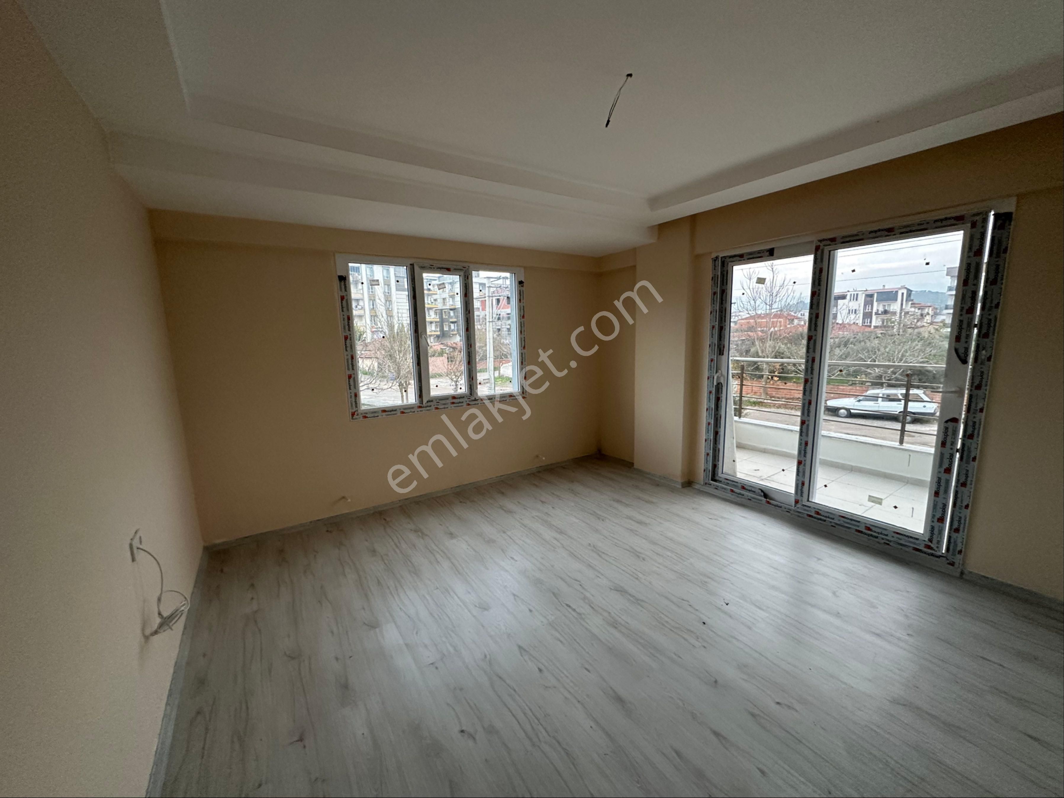 Cumhuriyet Mahallesinde Satılık 2+1 Daire - Görsel 2