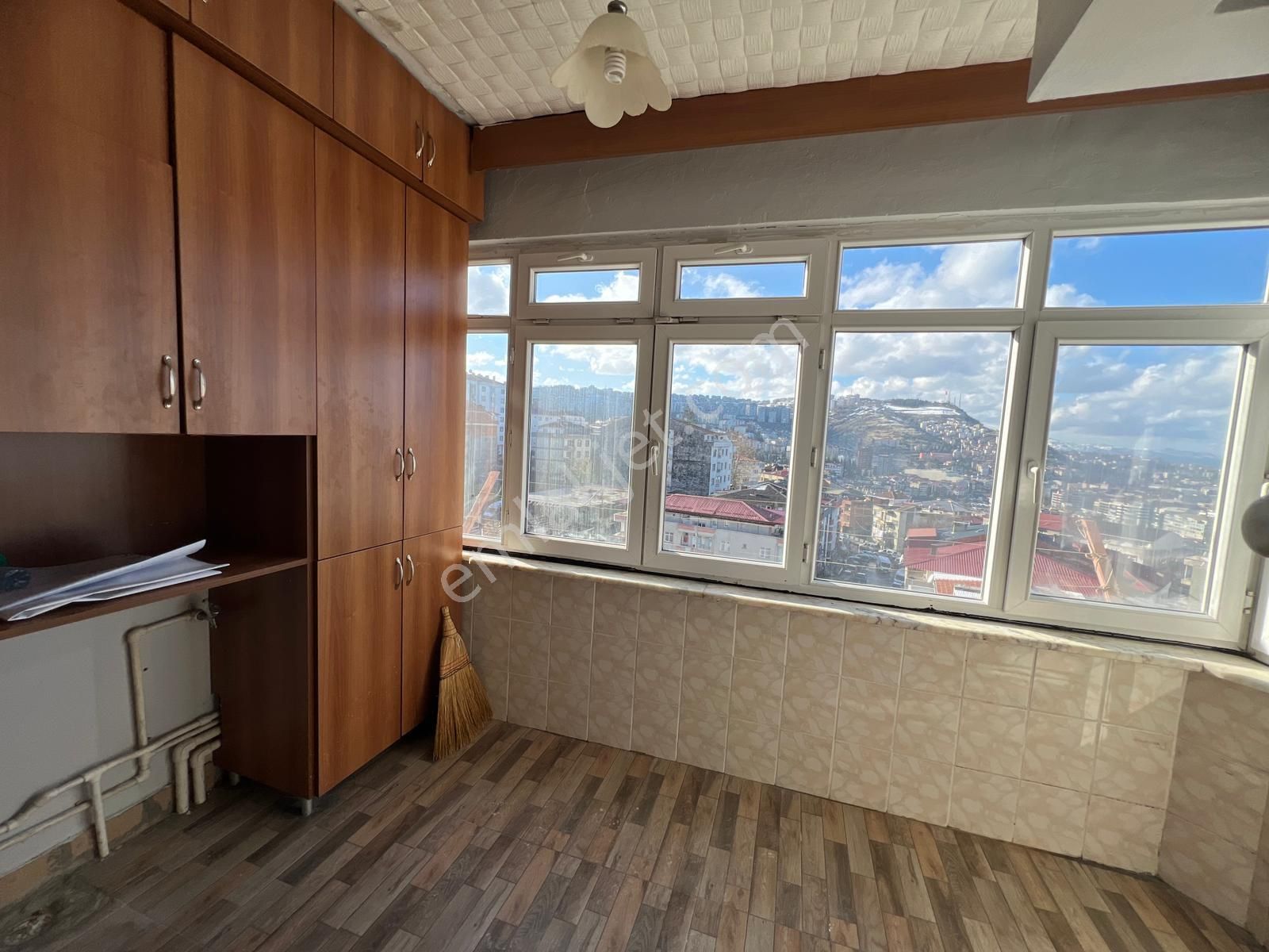 Yalı Gayrimenkul'den Merkezi Konum Deniz Manzaralı 3+1 Daire - Görsel 8