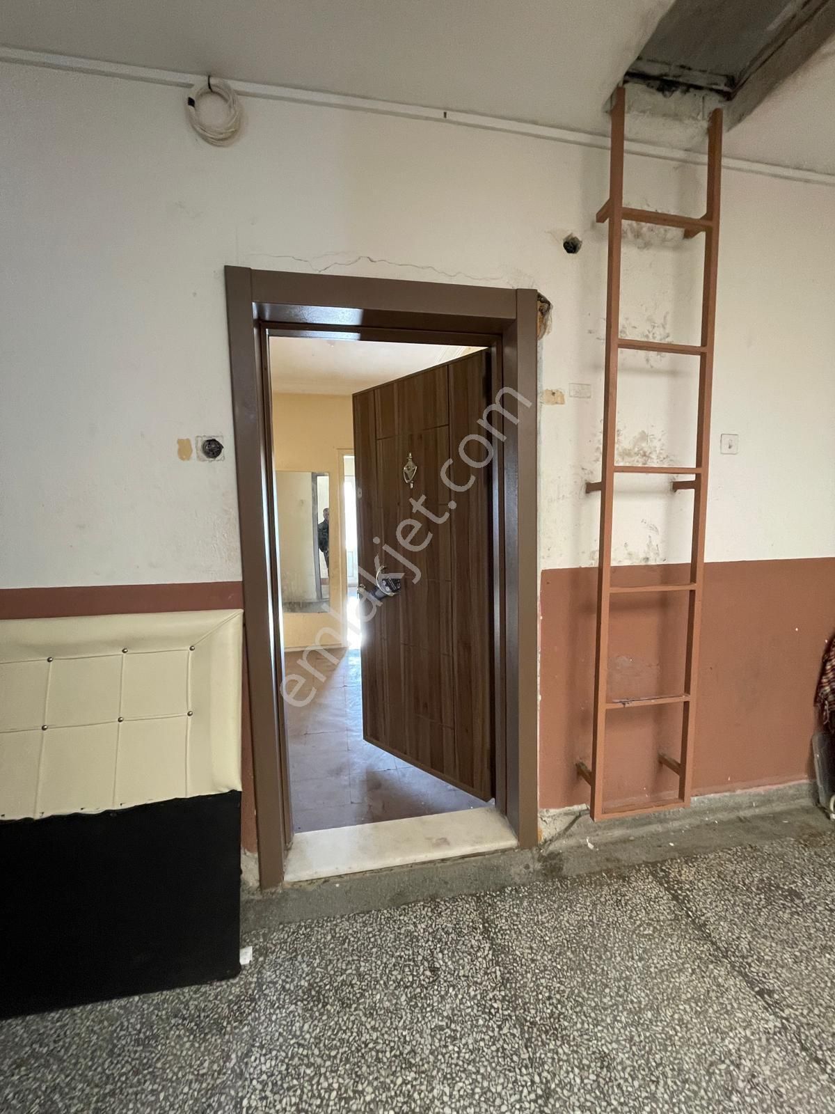 Afyon Üçok Emlaktan Dumlupınar Mah Satılık 2+1 Fırsat Daire - Görsel 4