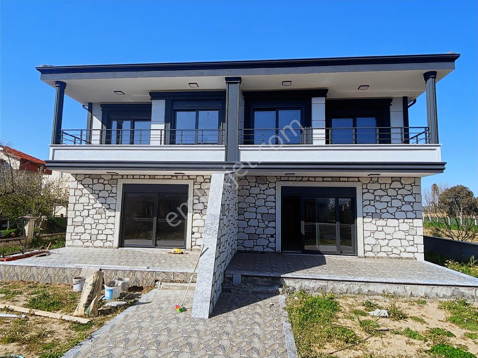 Rw Nefes'ten Altınova'da Denize Yürüme Mesafesinde 3+1 Villa