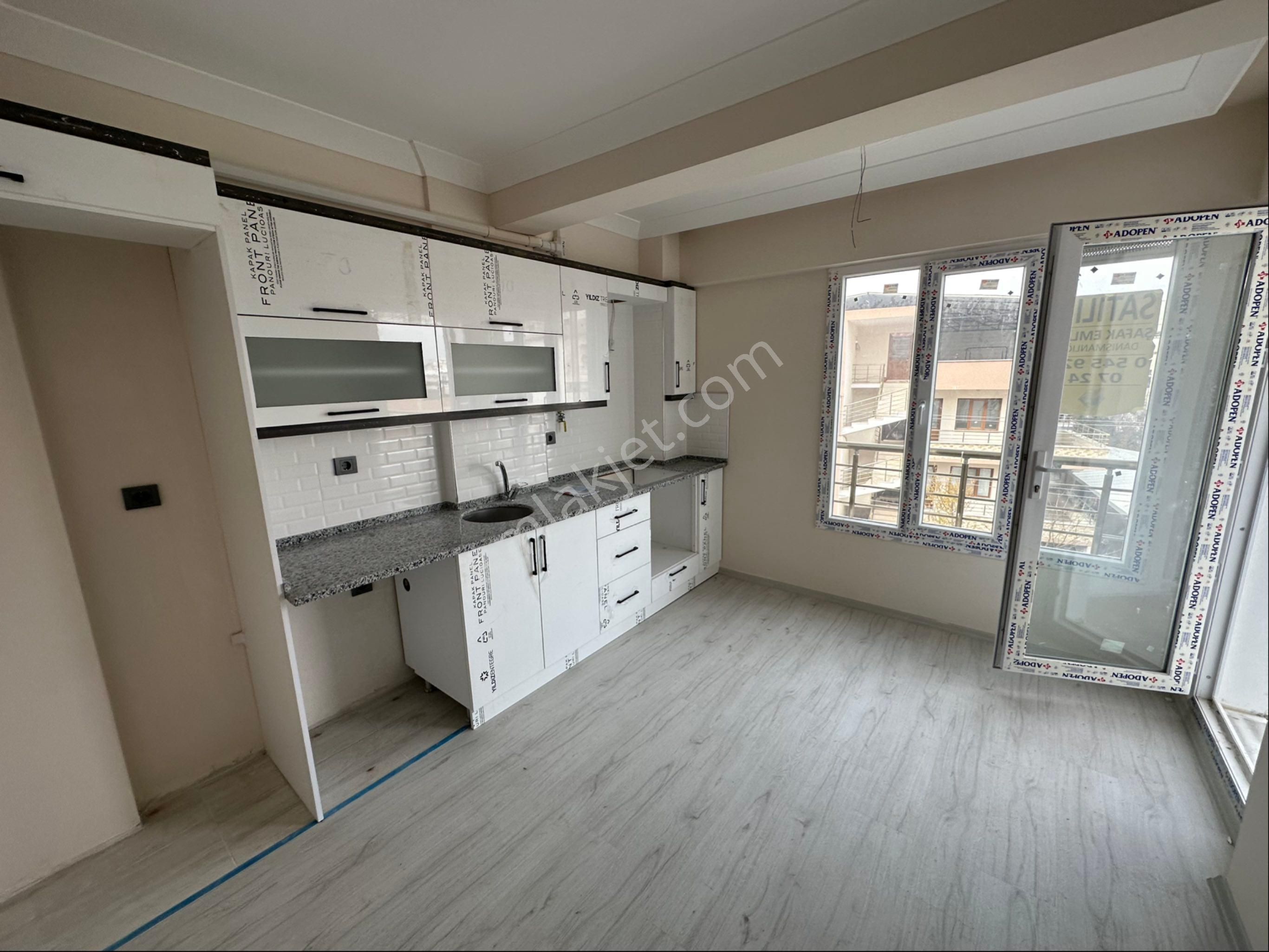 Efendi Mahallesinde Satılık 2+1 Ara Kat