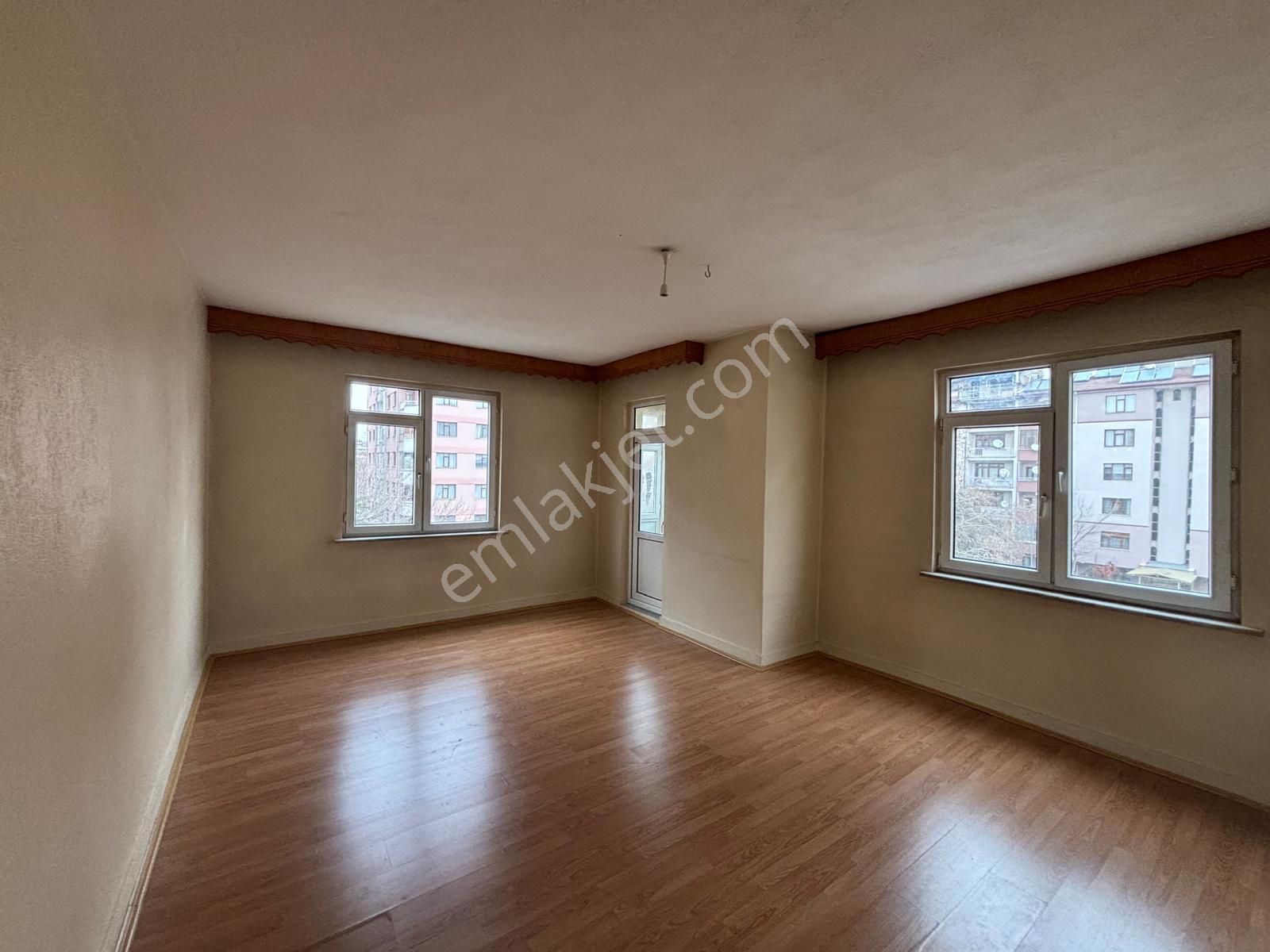 İsa Kavak Gayrimenkul’den Karatay Kalenderhane 2+1 Daire Kiralık