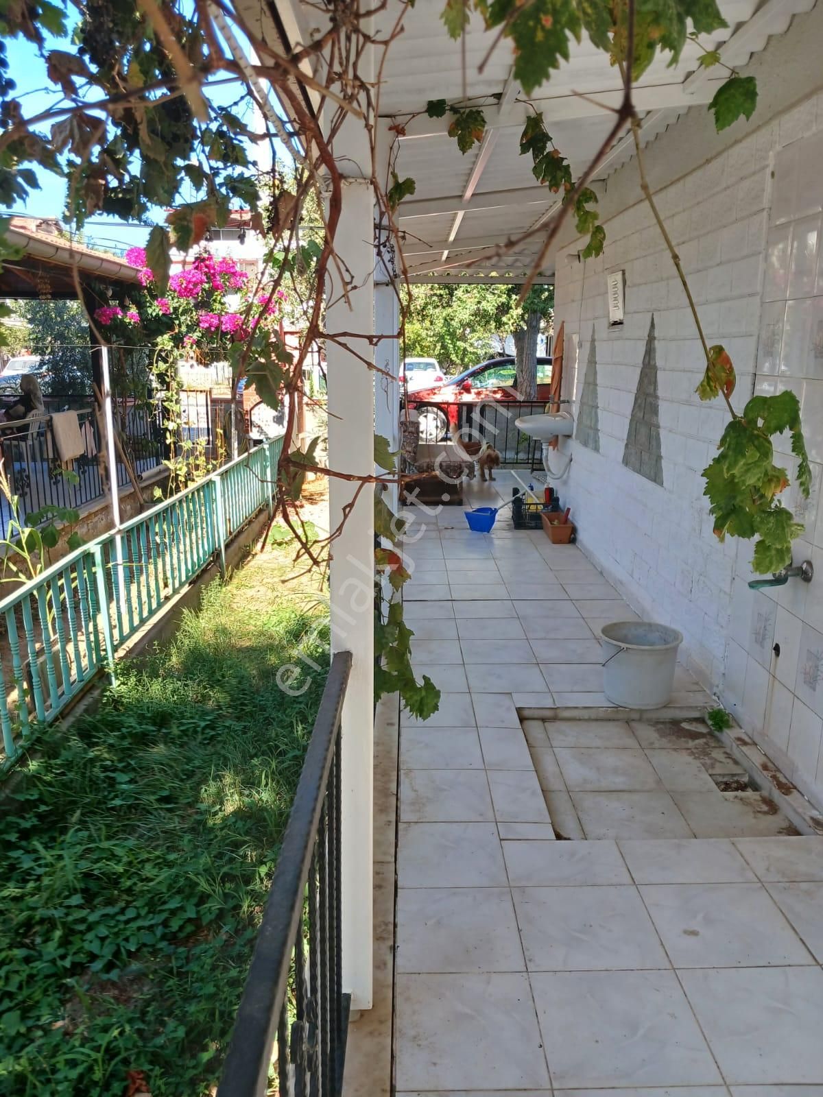 Kuşadası Güzelçamlı"da Denize 550 M. Cadde Üzeri Satılık Villa.. - Görsel 3