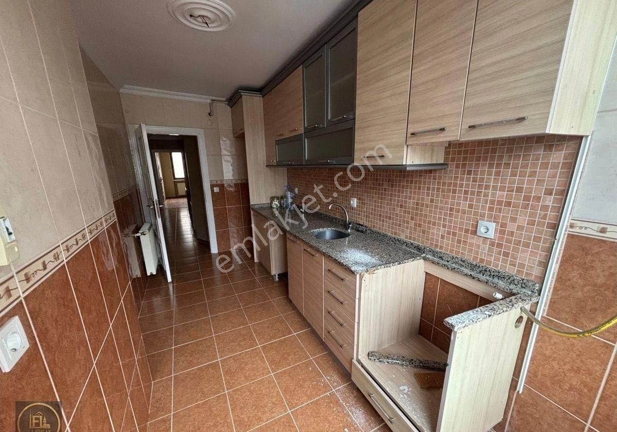 F-l Emlaktan Ümraniye Metro Yakını 5+2 Çift Teraslı Dublex Daire - Görsel 5