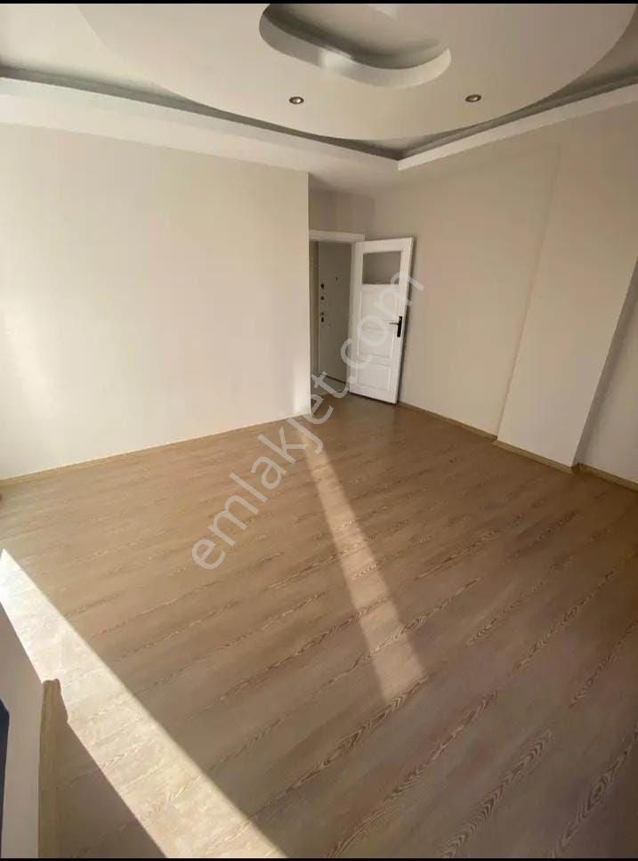 Kavaklıda Köşe Başı Satılık 2+1 Güney Daire - Görsel 2