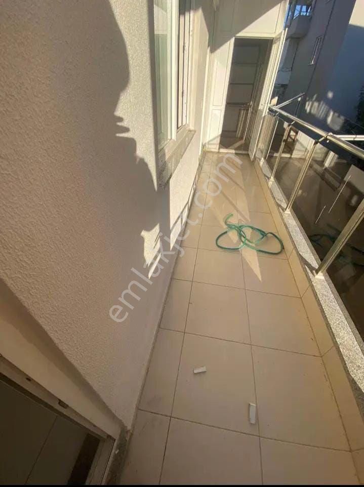 Kavaklıda Köşe Başı Satılık 2+1 Güney Daire - Görsel 8