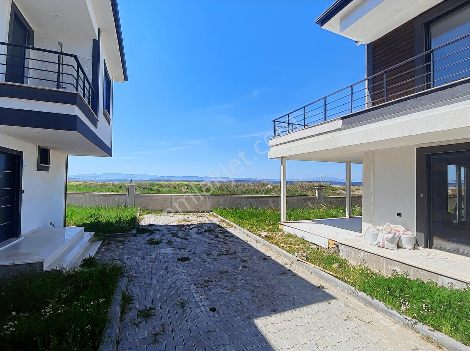 Rw Nefes'ten Altınova'da Denize Sıfır Sitede 3+1 Villa - Görsel 3