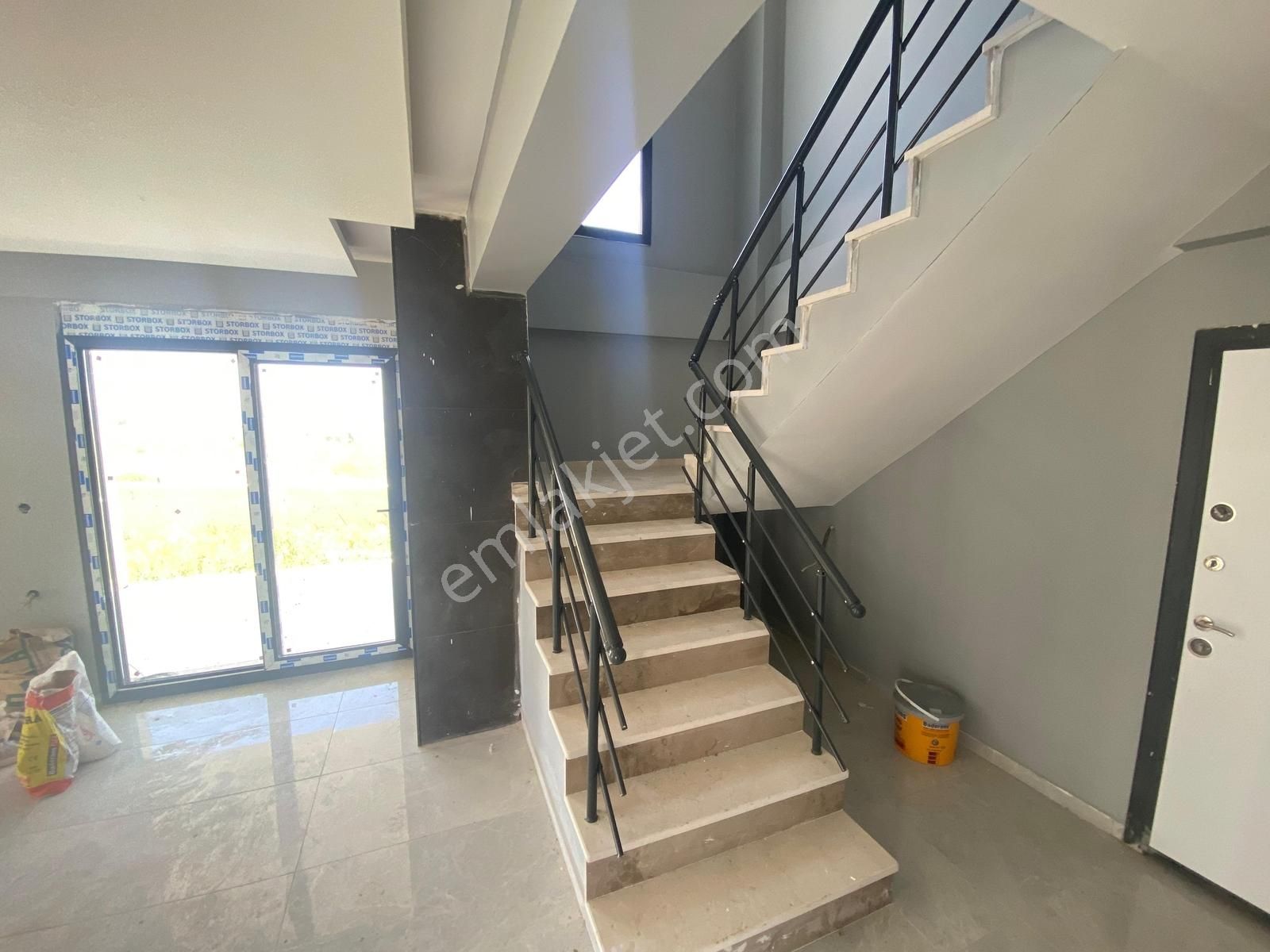 Rw Nefes'ten Altınova'da Denize Sıfır Sitede 3+1 Villa - Görsel 14