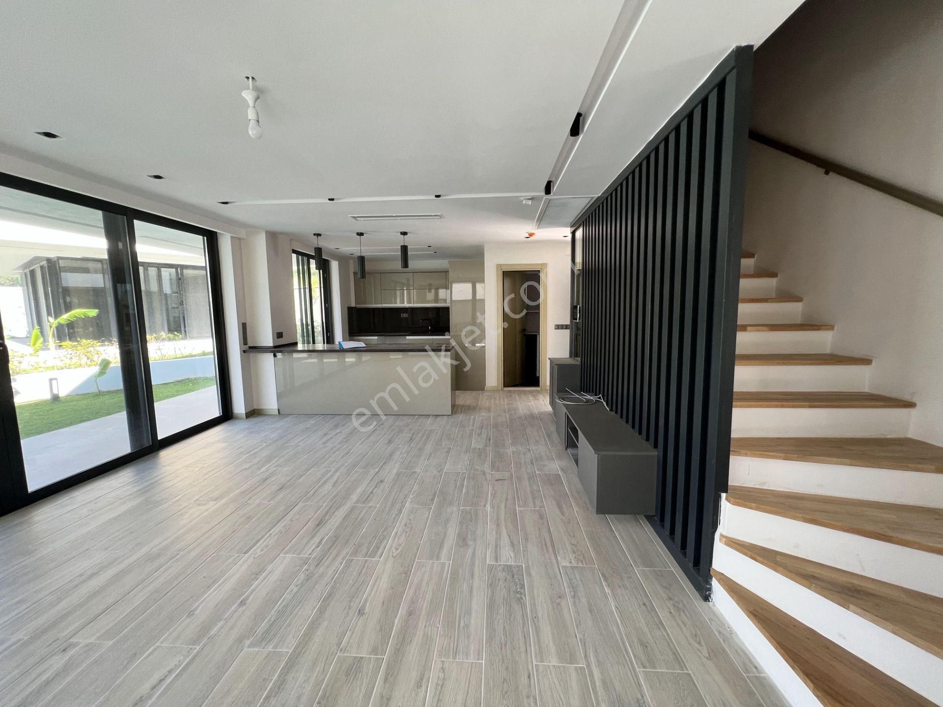 Ayvalık Ta Satılık Muhtesem Villa.yuzme Havuzludur - Görsel 6
