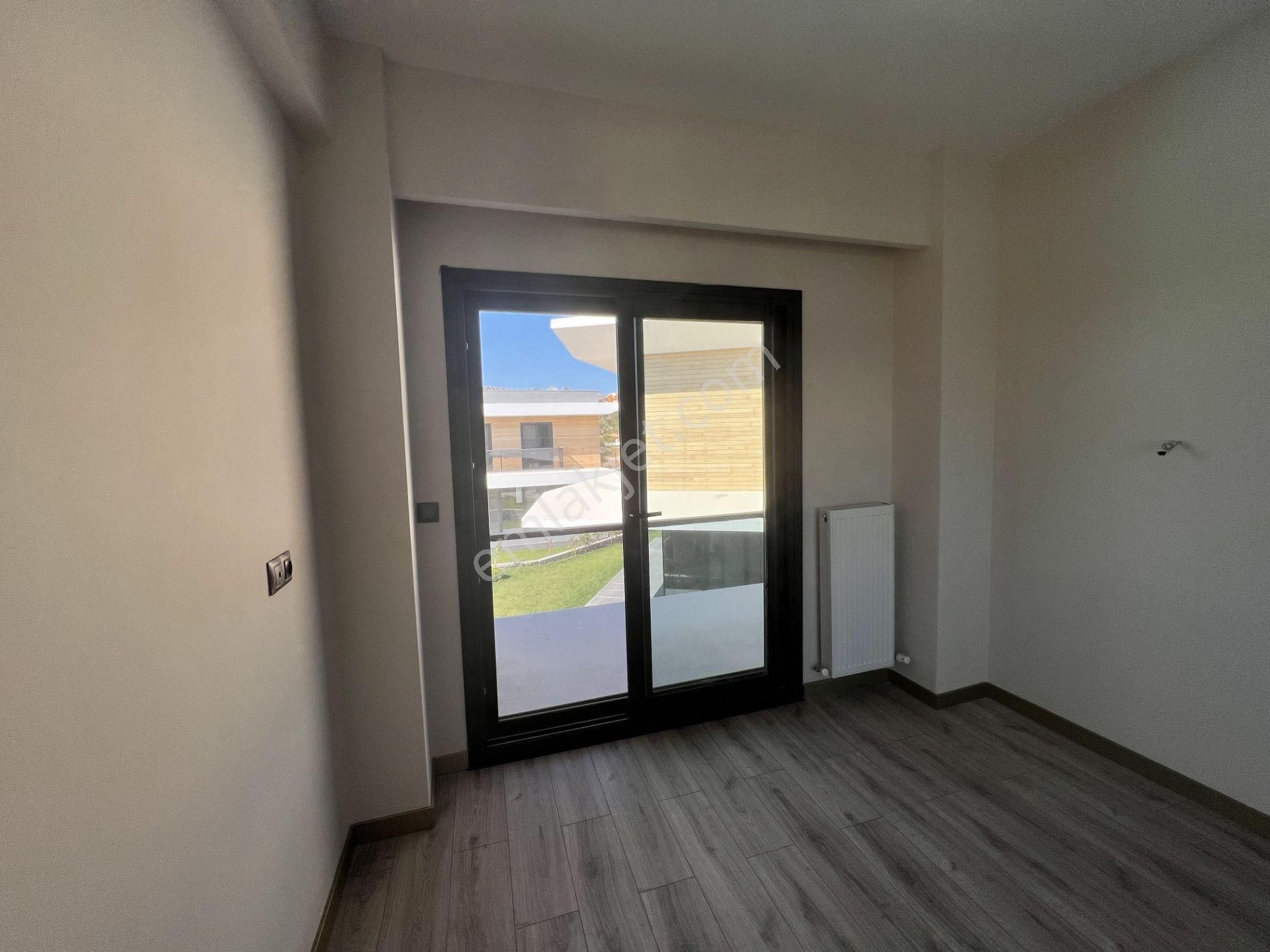 Ayvalık Ta Satılık Muhtesem Villa.yuzme Havuzludur - Görsel 11