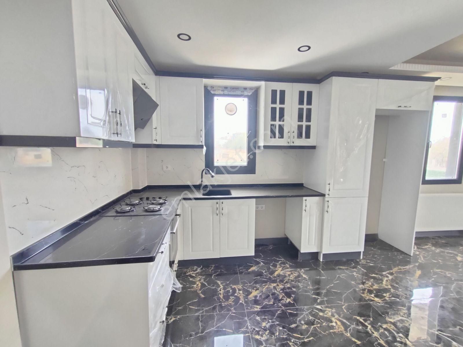 Kartallar'dan Deniz Tarafında Kocaman Bahçeli Lüks Ve Şık Yazlık - Görsel 18