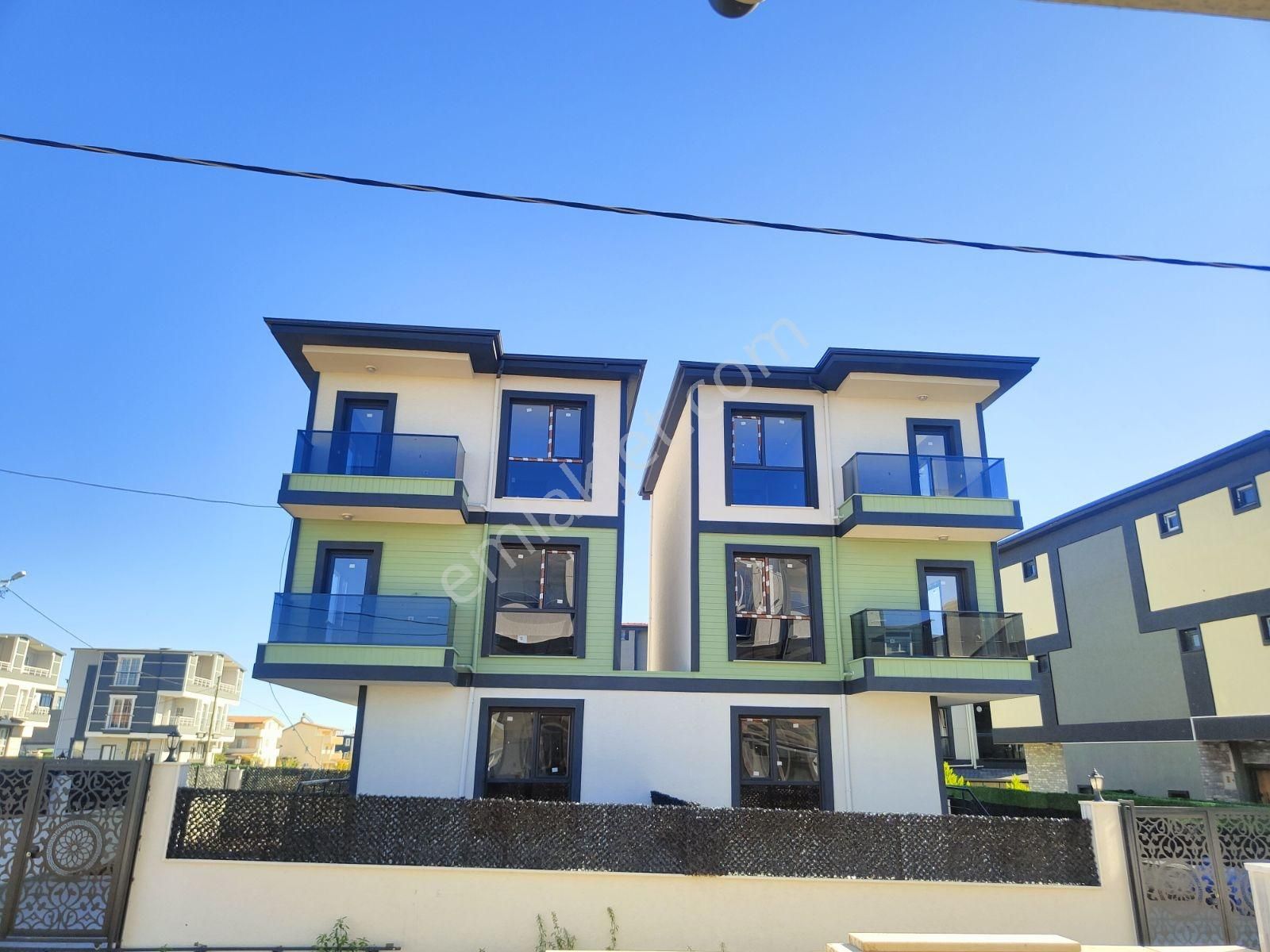 Denize Yakın Merkezi Konumlu Köşe Başı Villa/kartallar'dan/ - Görsel 34