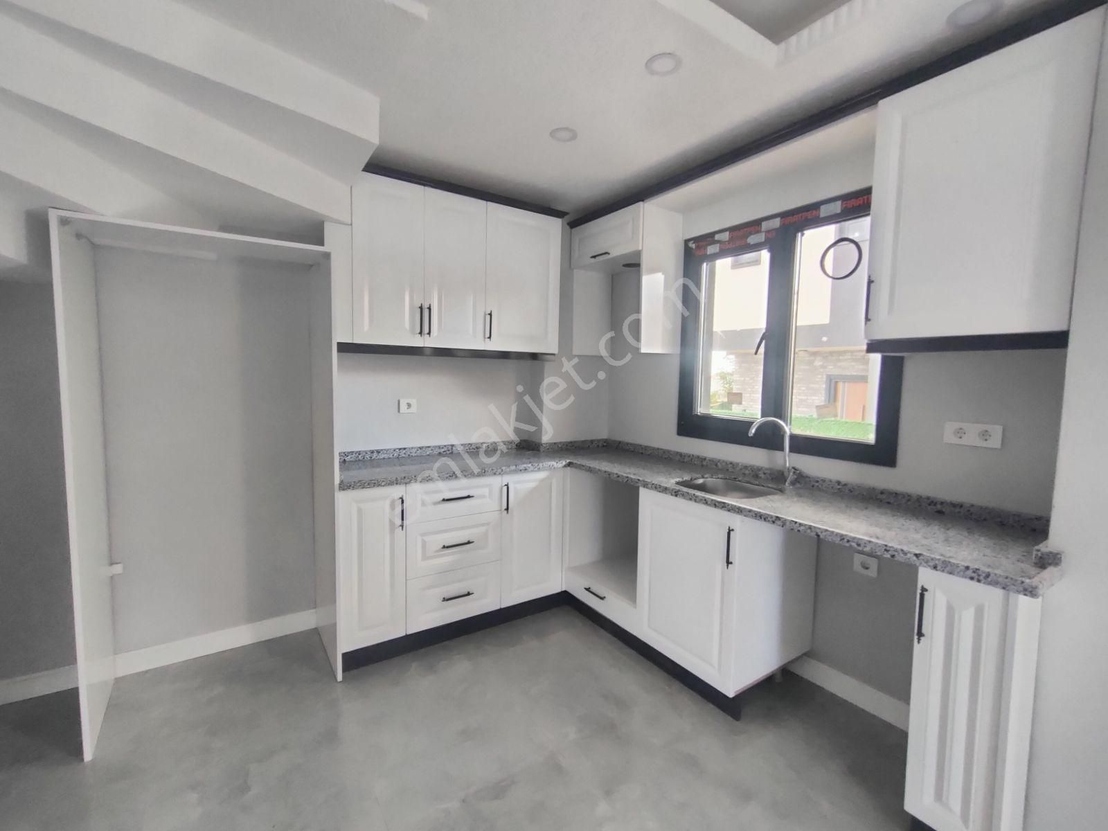 Denize Yakın Merkezi Konumlu Köşe Başı Villa/kartallar'dan/ - Görsel 20