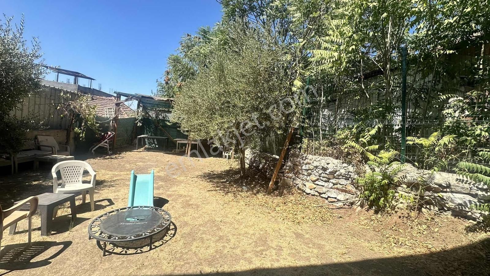 Turyap'tan 400m2 Bahçe İçinde Müstakil 3+1 Satılık Ev