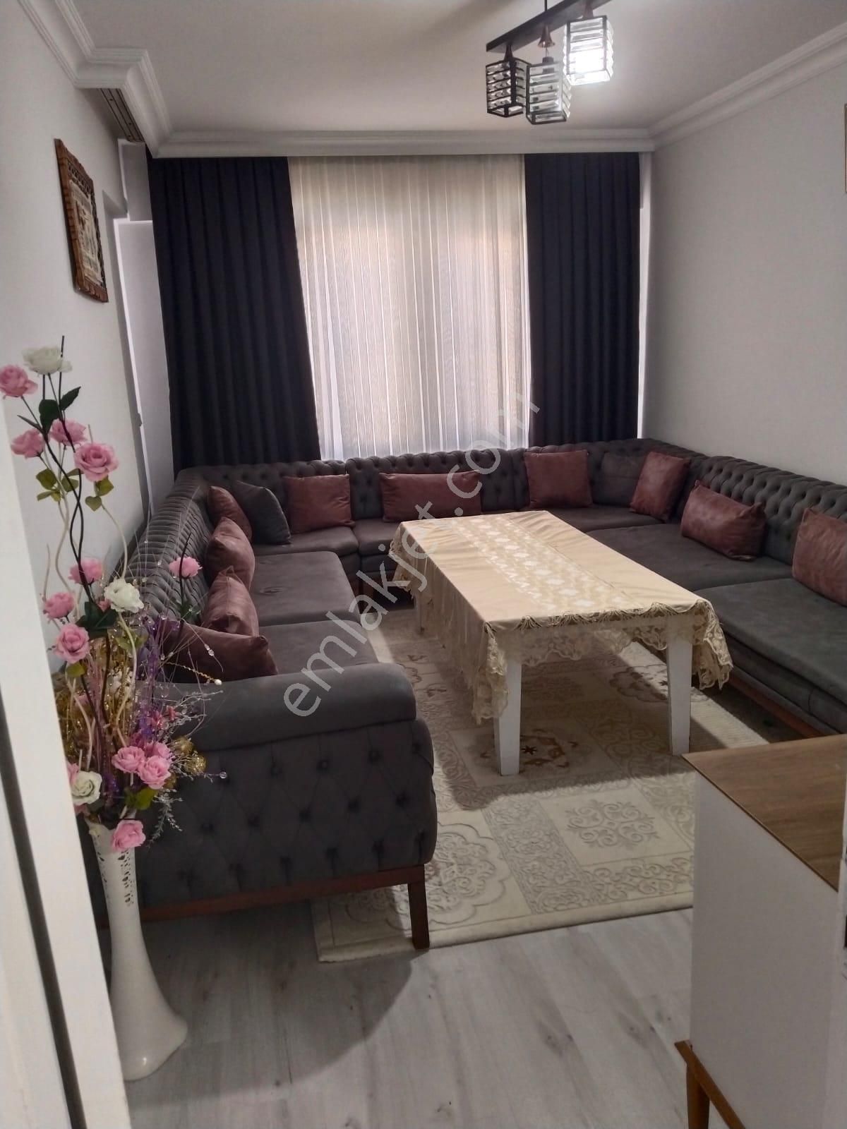 Dutlubahçe 'de Doğalgazlı Ayrı Mutfaklı Geniş 3+1