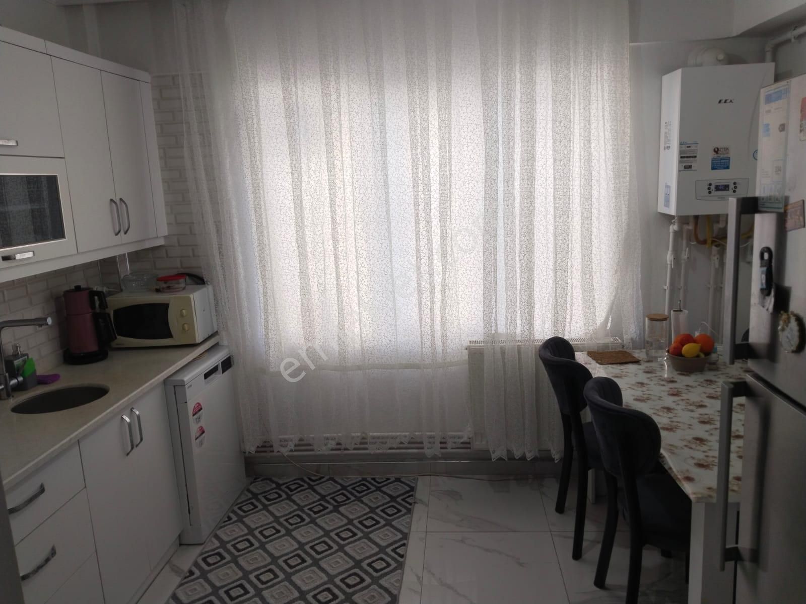 Dutlubahçe 'de Doğalgazlı Ayrı Mutfaklı Geniş 3+1 - Görsel 4