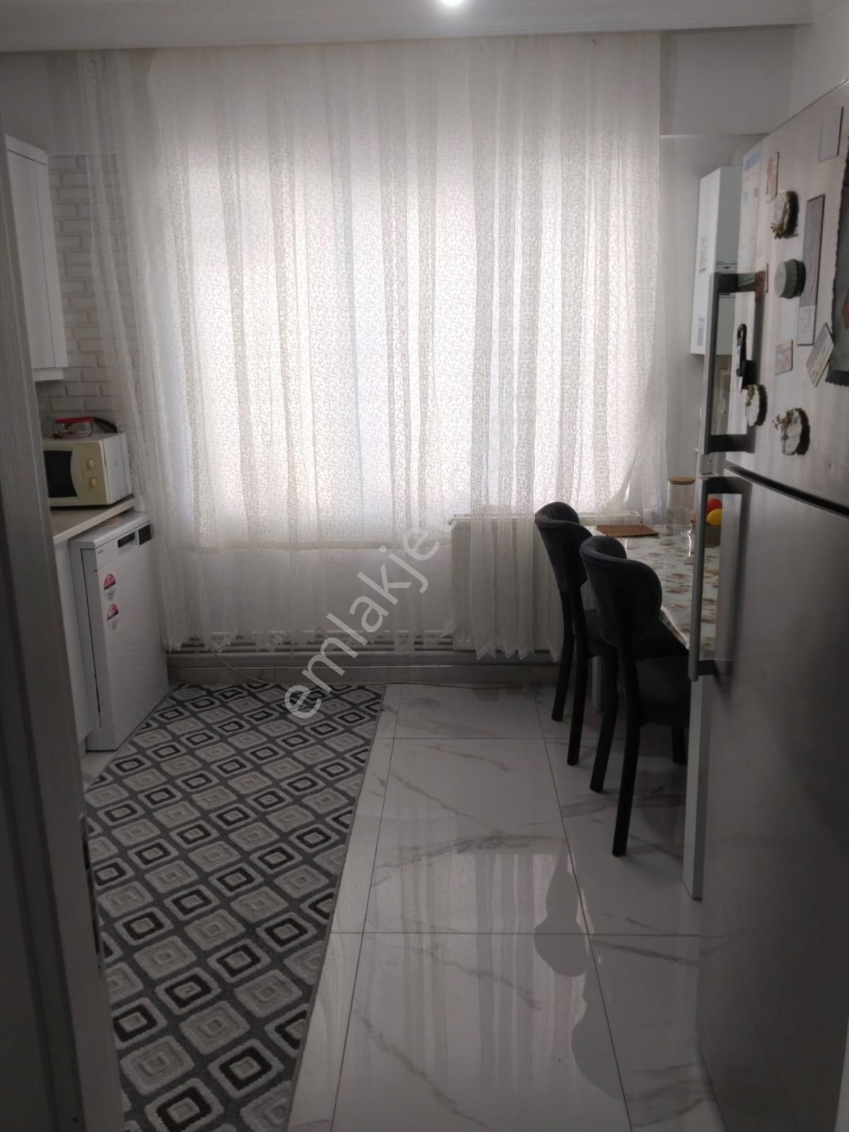 Dutlubahçe 'de Doğalgazlı Ayrı Mutfaklı Geniş 3+1 - Görsel 5